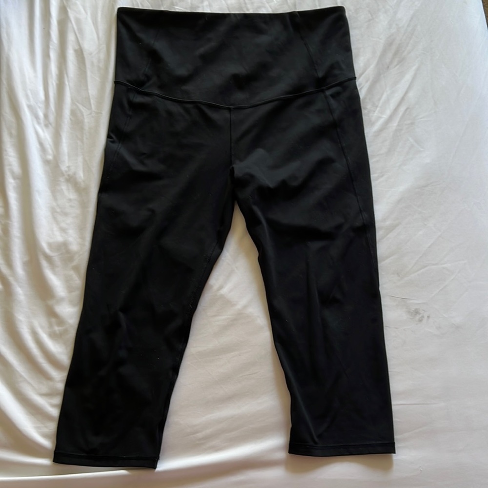 GapFit Maternity blackout technology leggings